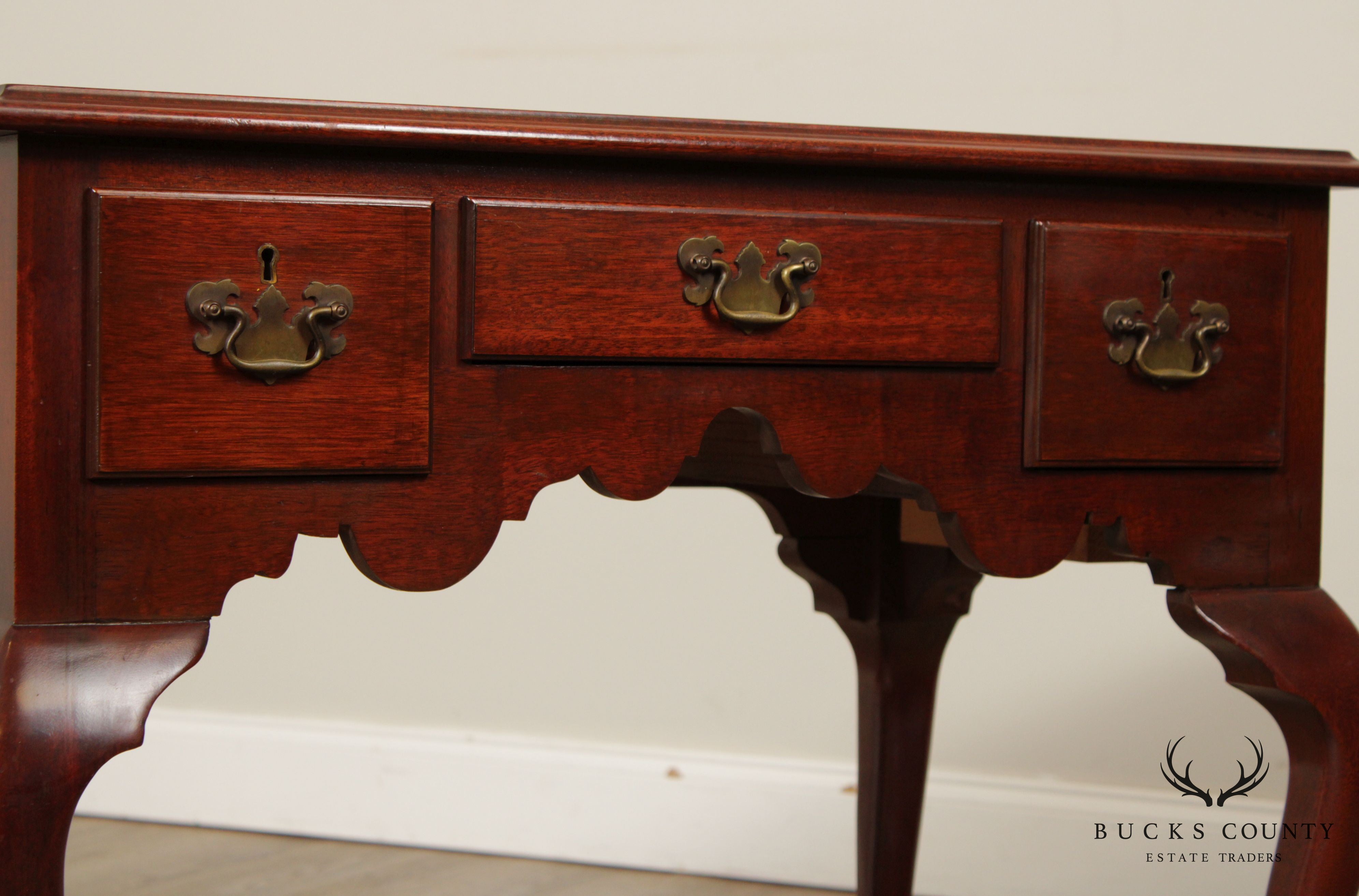 Biggs Queen Anne Style Mahogany 3 Drawer Lowboy Dressing Table