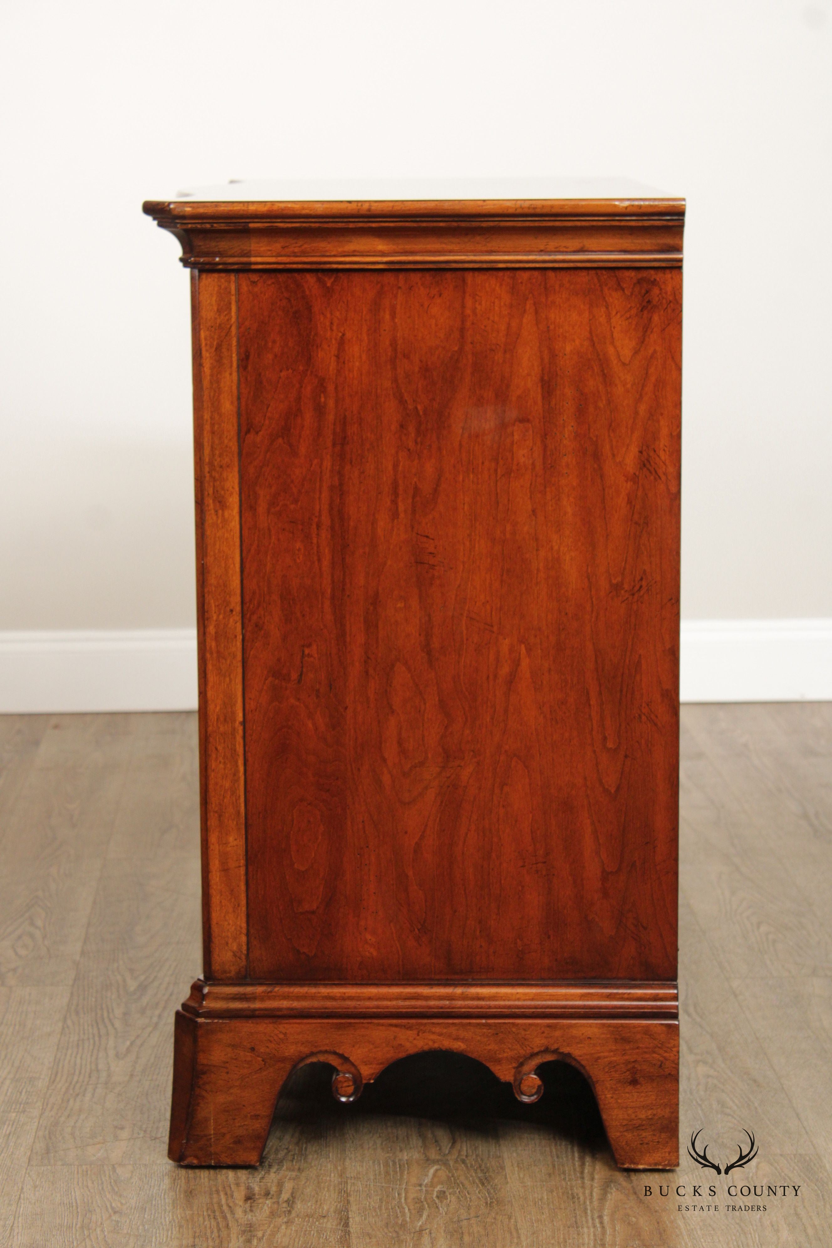 THOMASVILLE 'IRVING PARK' MAHOGANY CHEST OF DRAWERS