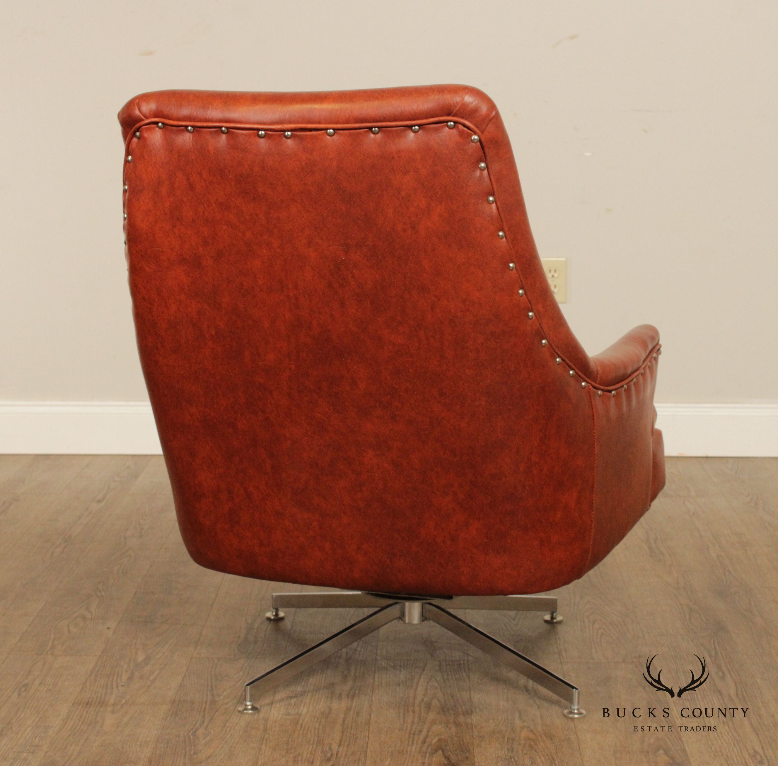 Mid Century Modern Swivel Lounge Chair