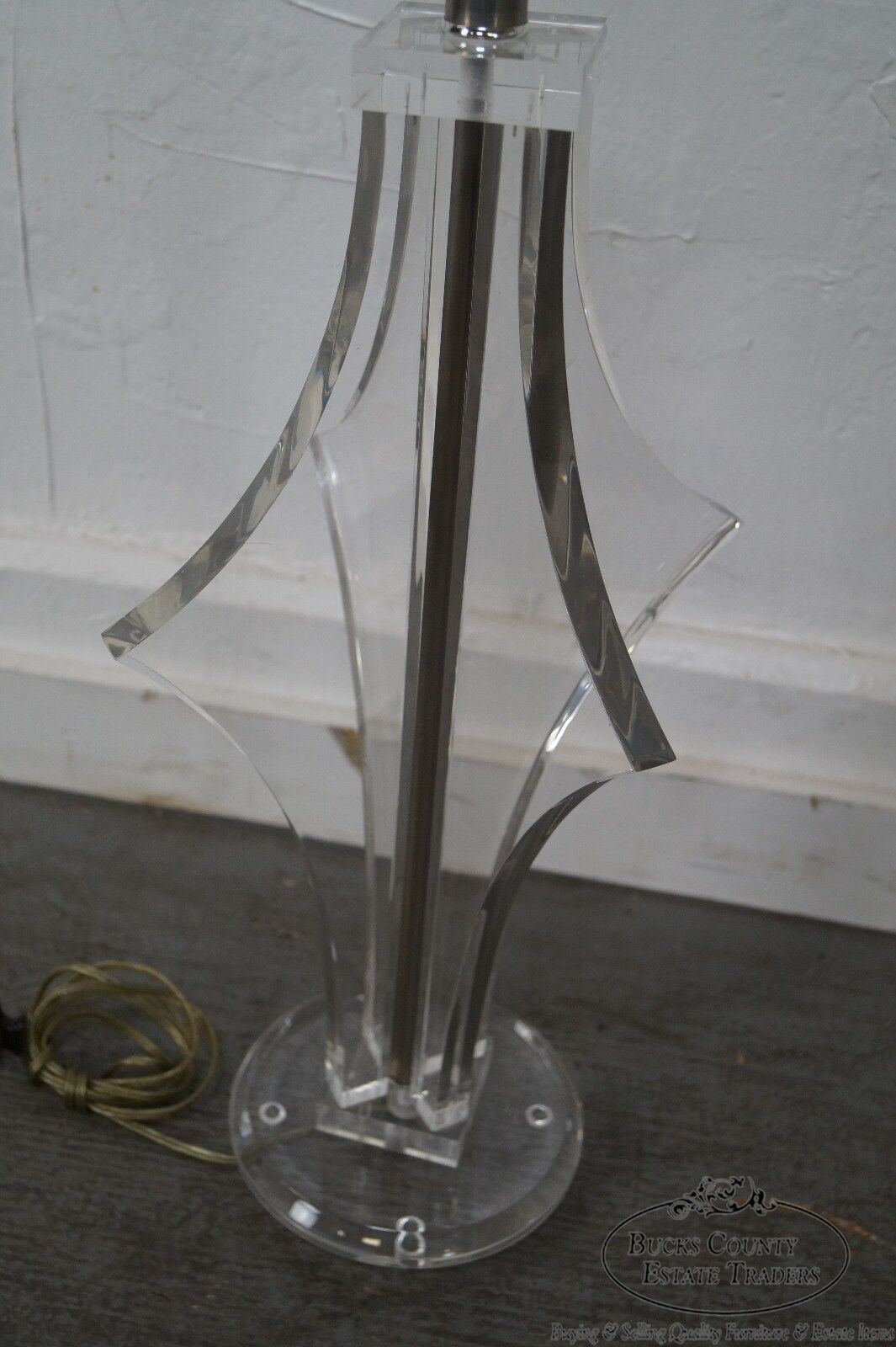 Quality Pair of Mid Century Modern Lucite Table Lamps