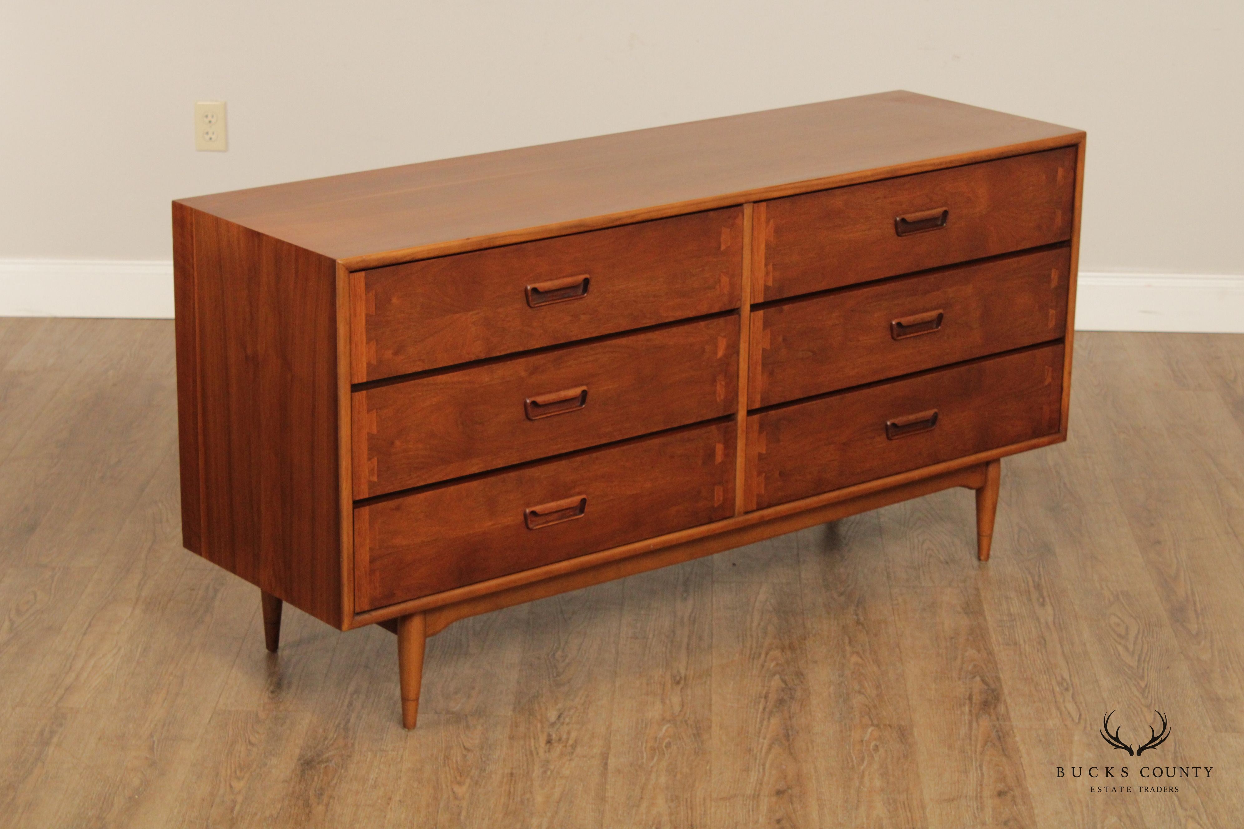 Lane Mid Century Modern Walnut Acclaim Long Dresser