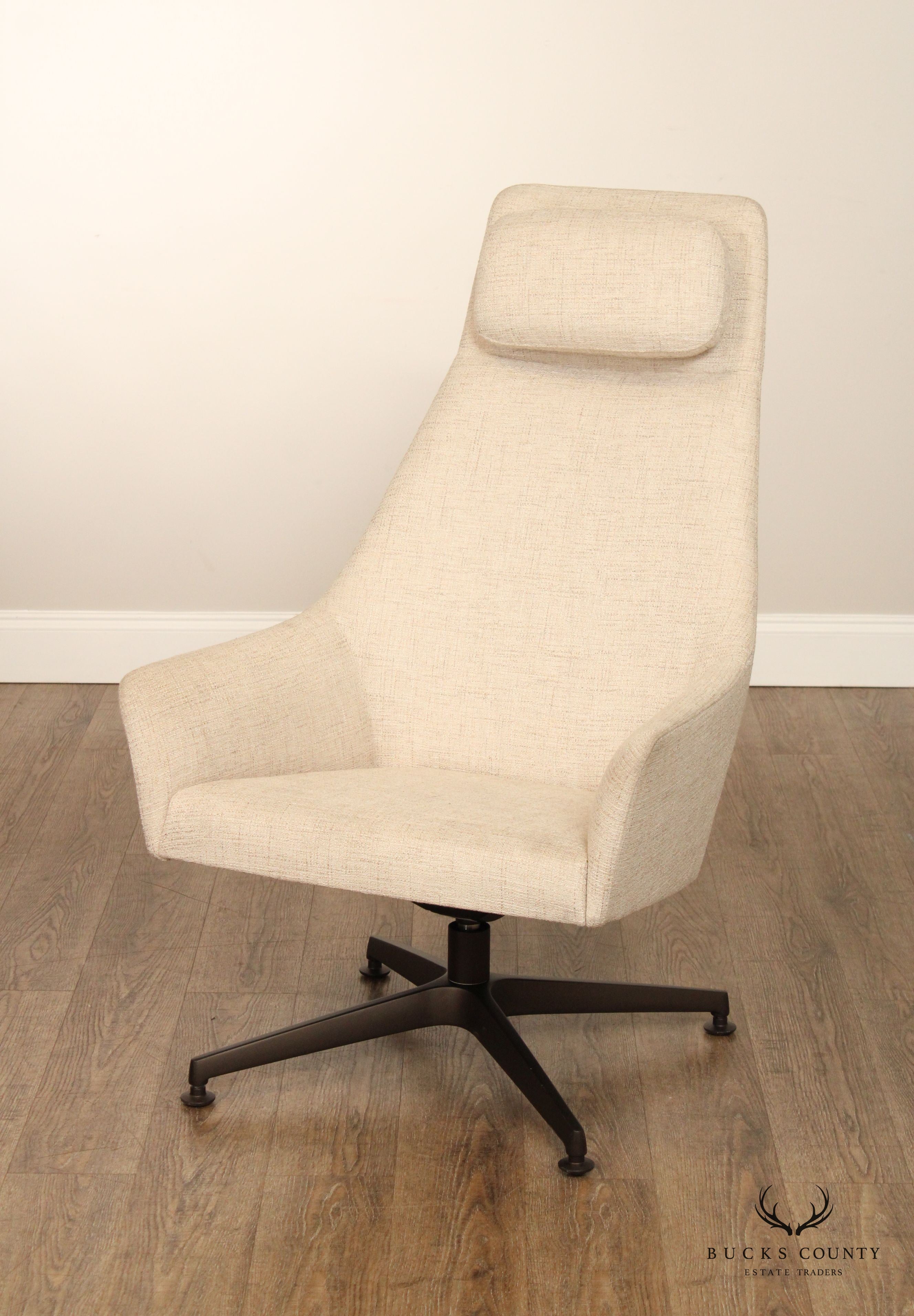 QUALITY MODERN DESIGN PAIR OF SWIVEL LOUNGE CHAIR BY DAVIS