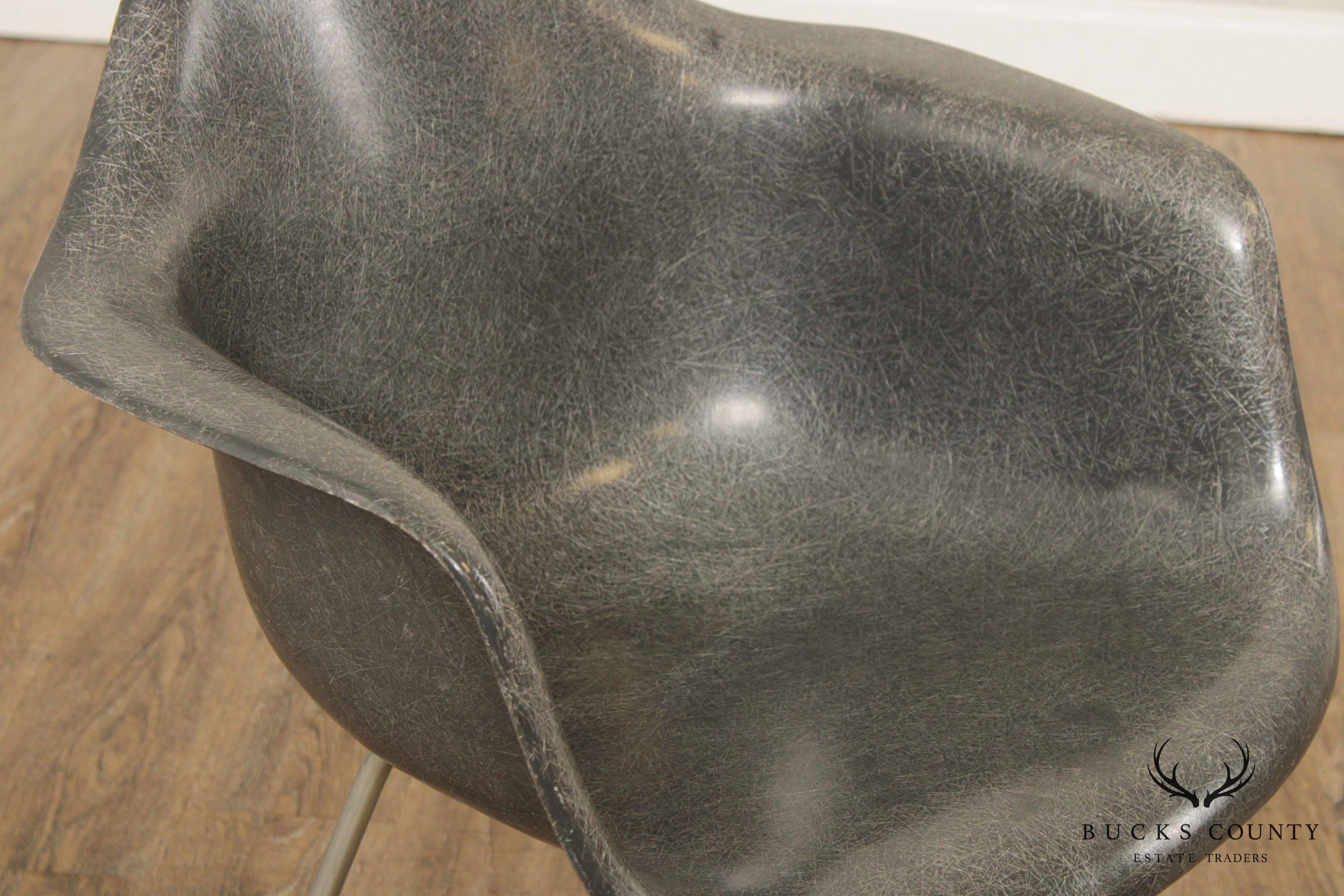 HERMAN MILLER MID CENTURY EAMES SHELL CHAIR