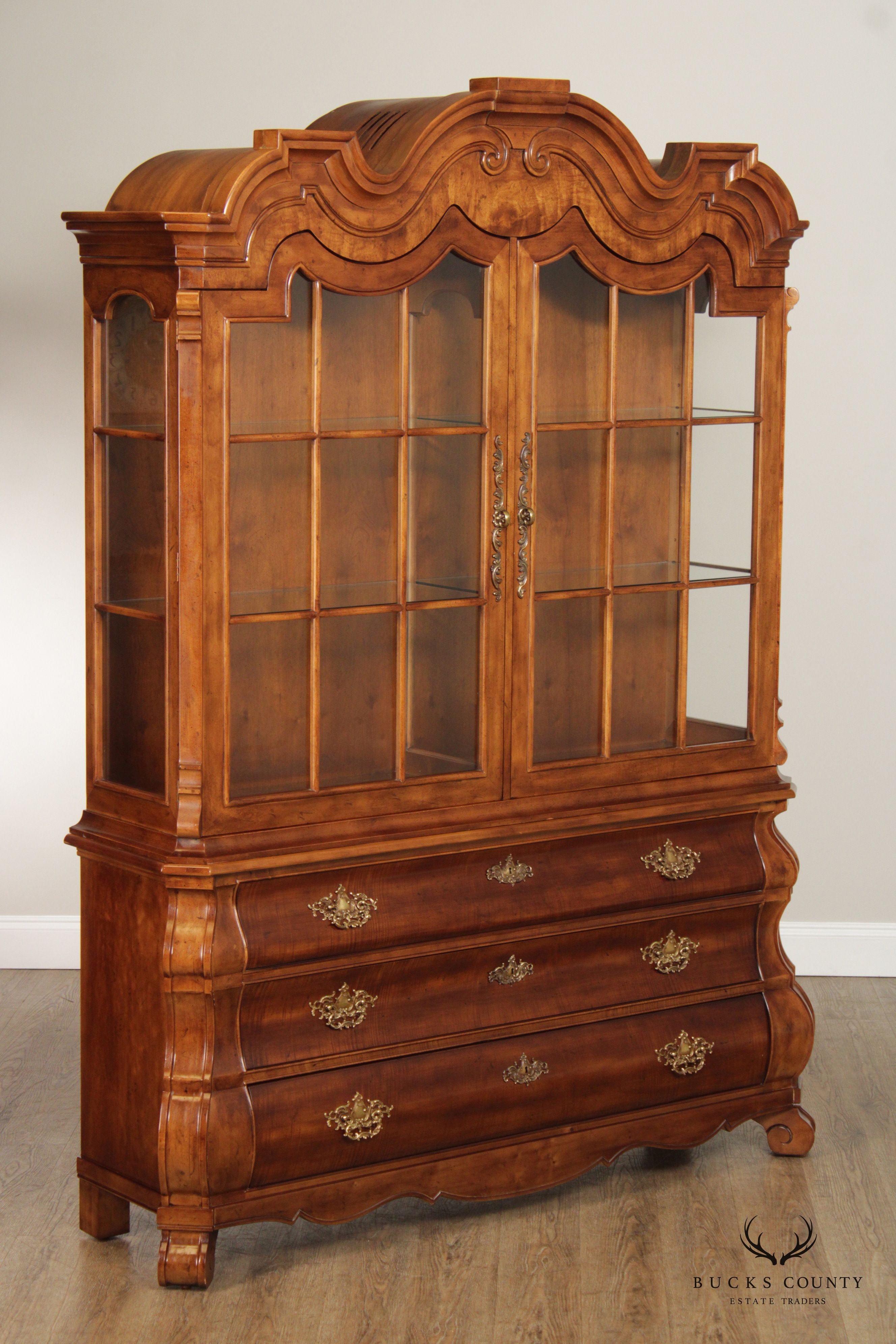 Henredon Viennese Collection Baroque Style Bombe China Cabinet