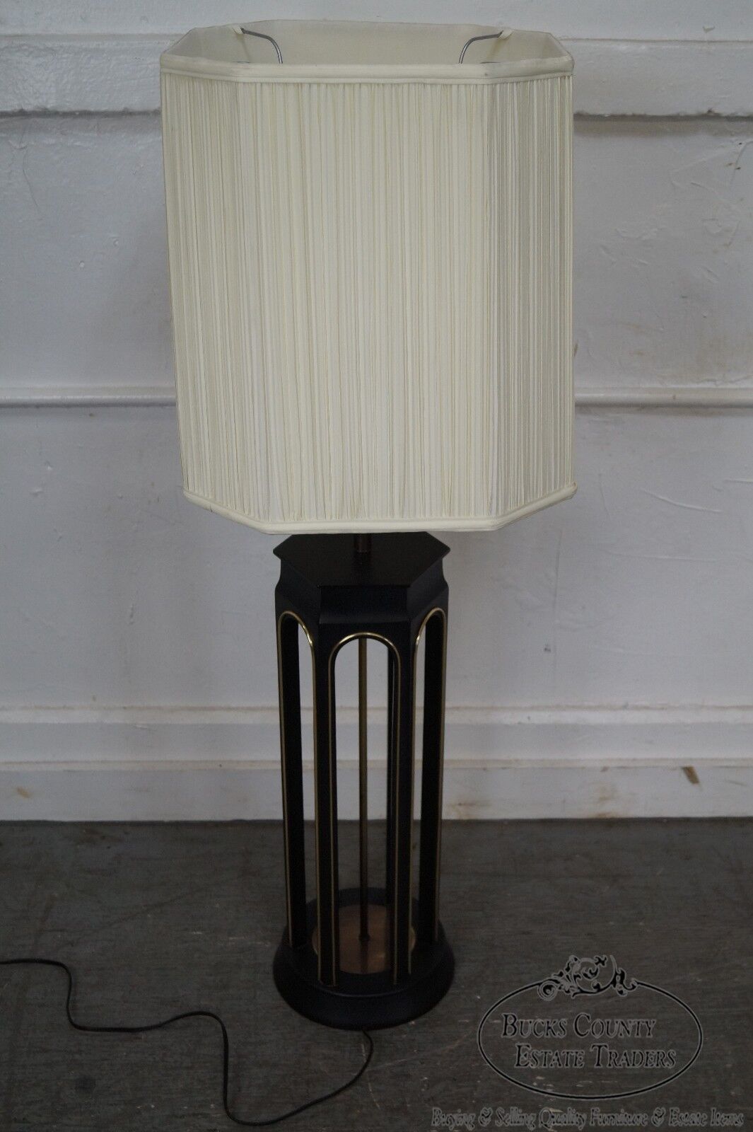 Mid Century Modern Tommi Parzinger Style Black & Gold Table Lamp w/ Shade