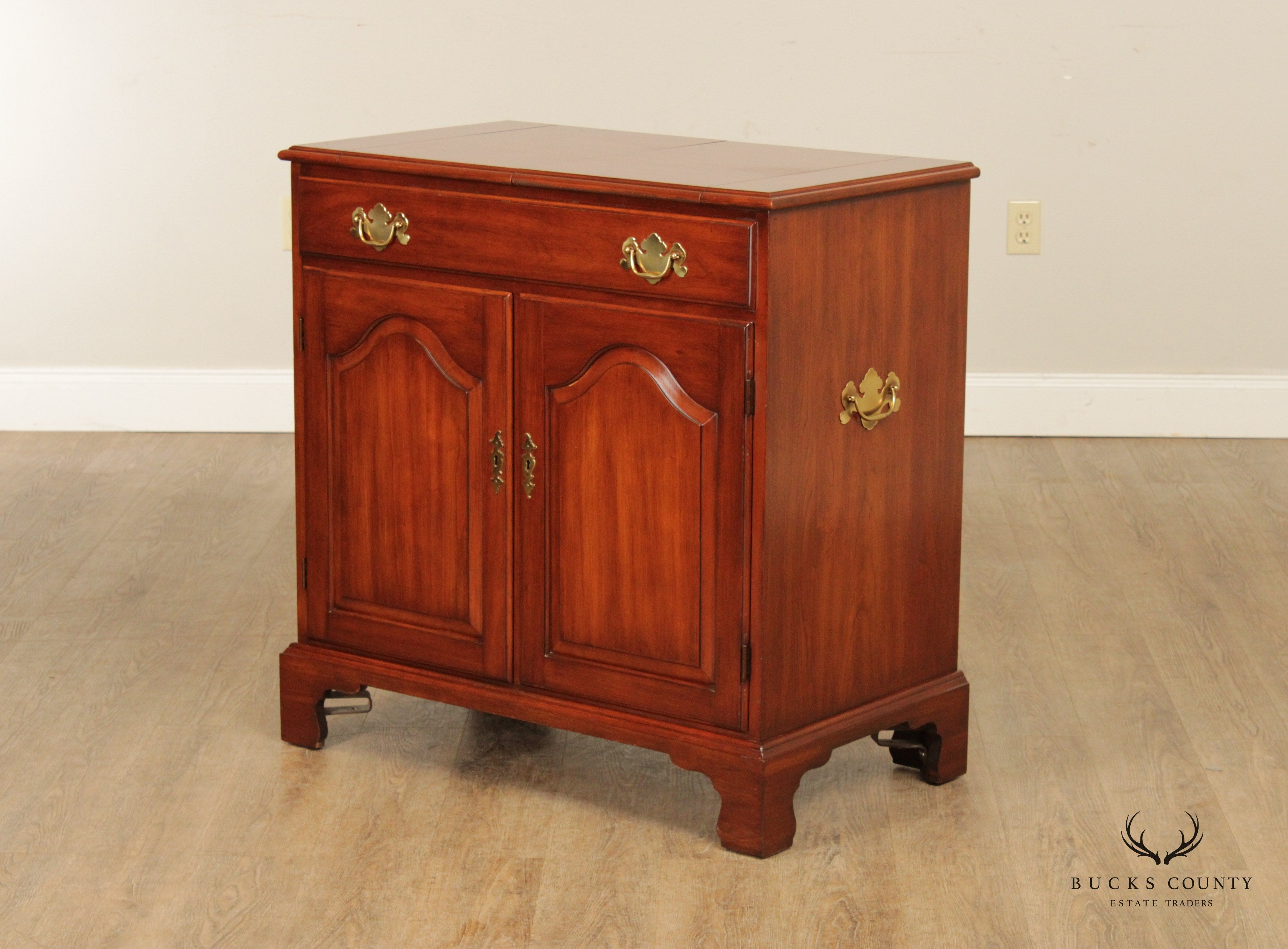 Henkel Harris Colonial Style Cherry Flip Top Server