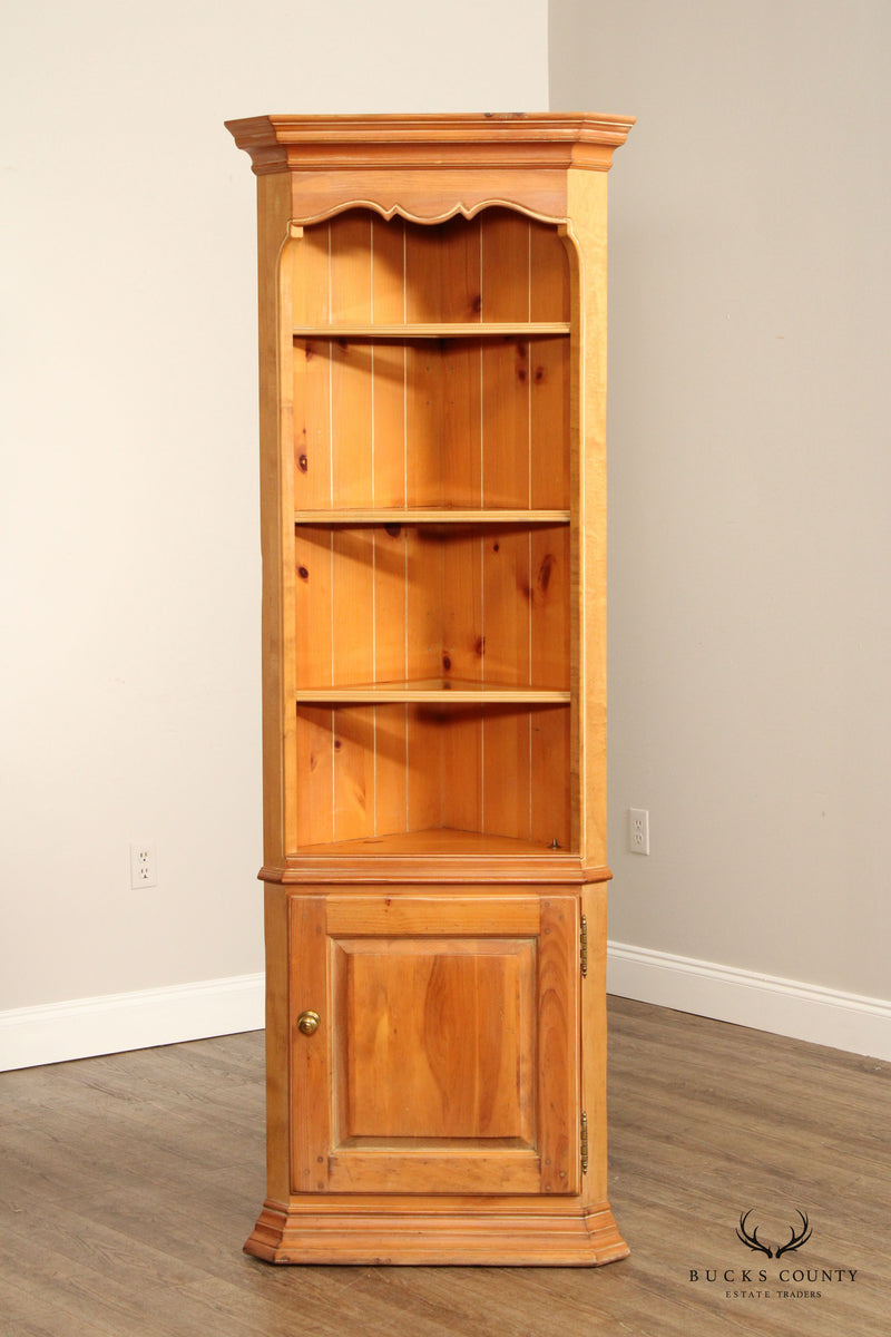 Thomasville 'Replicas 1800' Pair of Pine Corner Cabinets