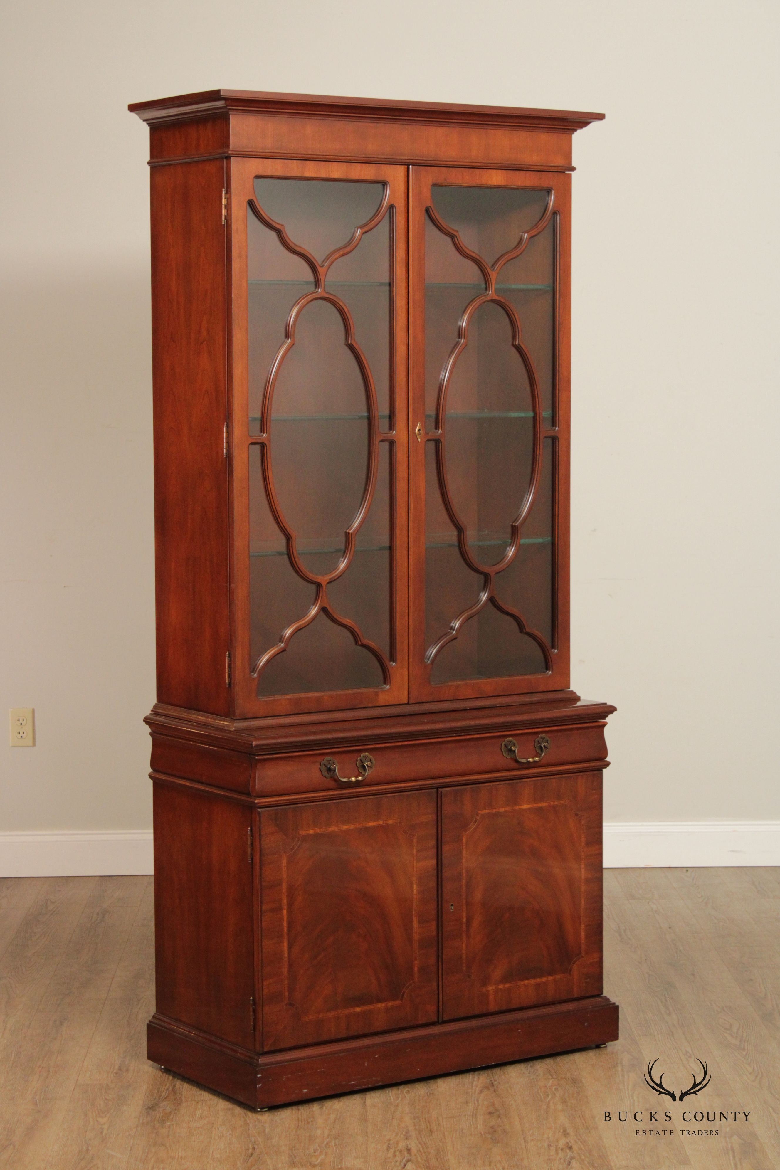 Karges Georgian Style Mahogany Illuminated China Cabinet