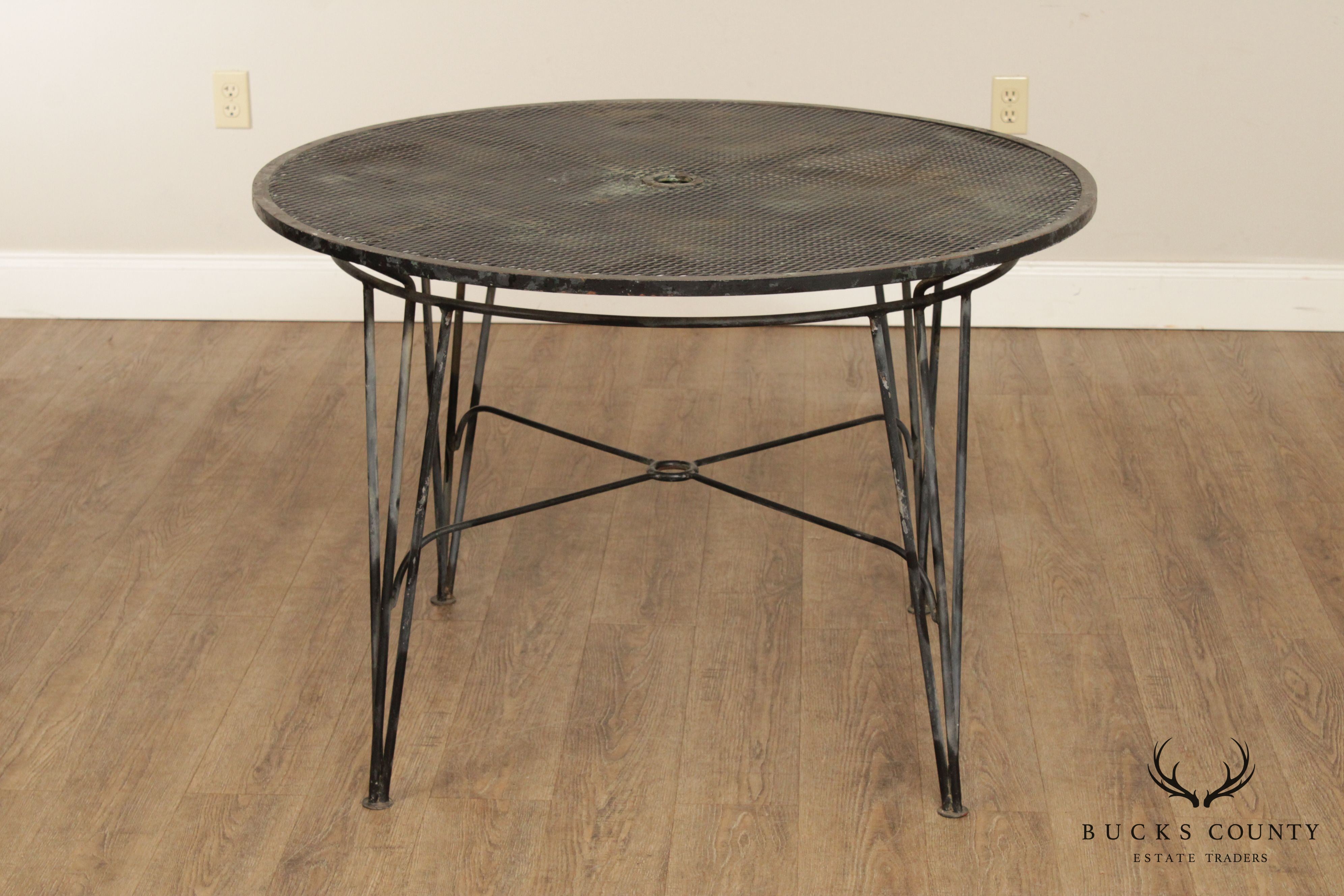 Salterini 'Radar' Midcentury Modern Wrought Iron Round Patio Dining Table