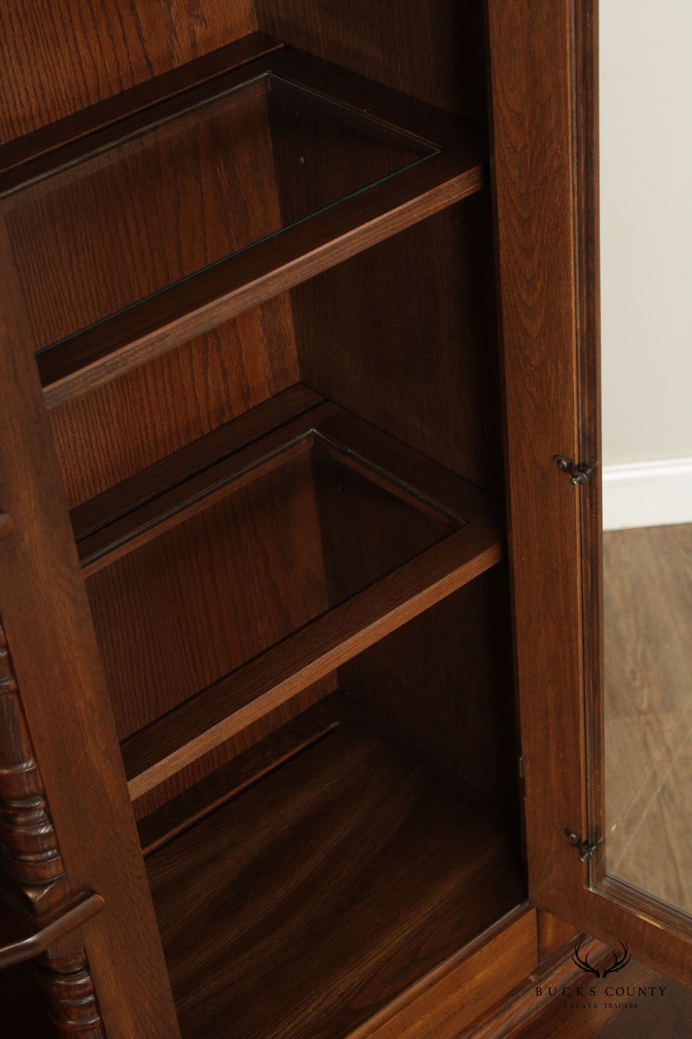 Heywood Wakefield Oak Georgian Style Illuminated Bookcase China Cabinet