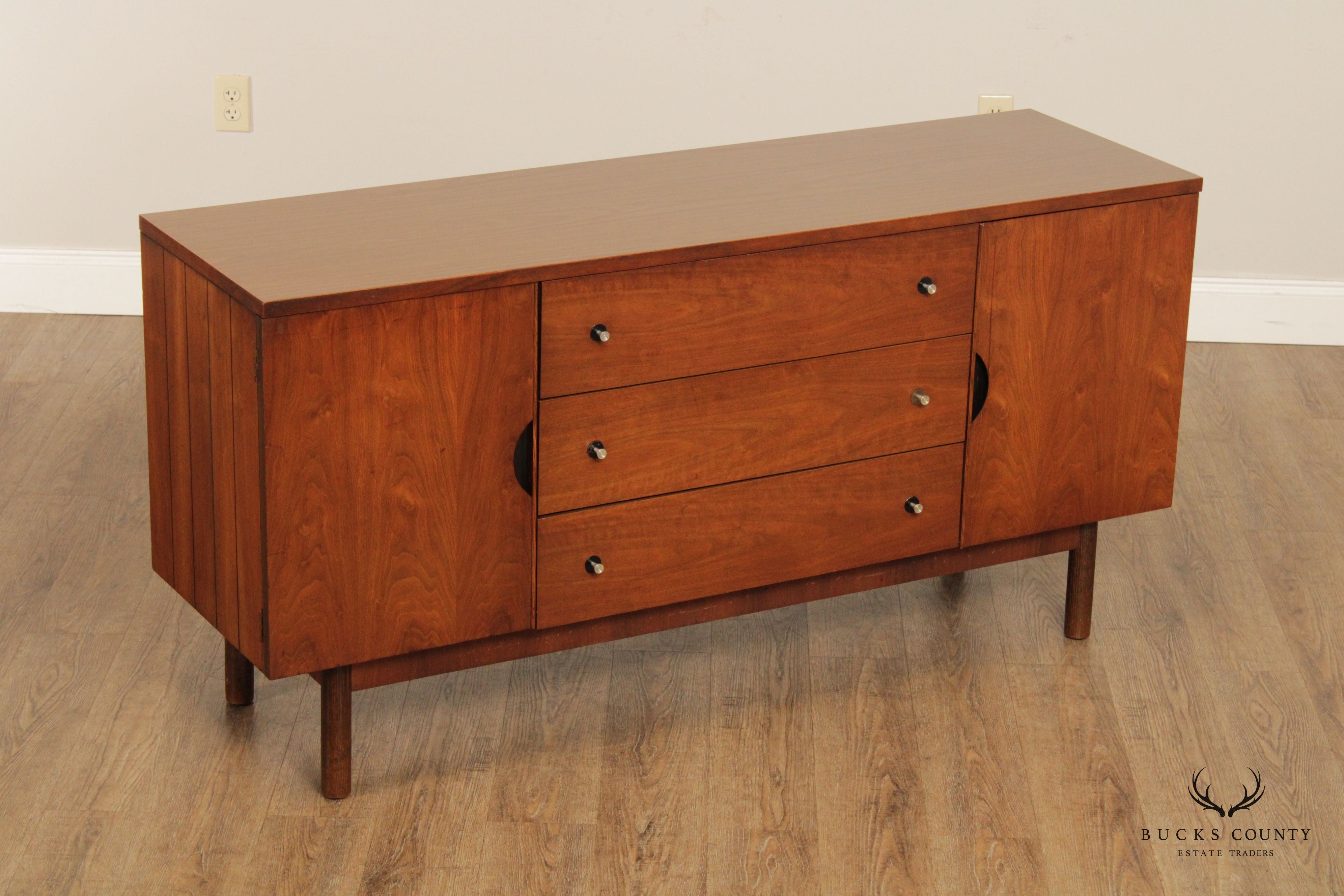 Stanley Furniture Mid Century Modern Walnut Sideboard