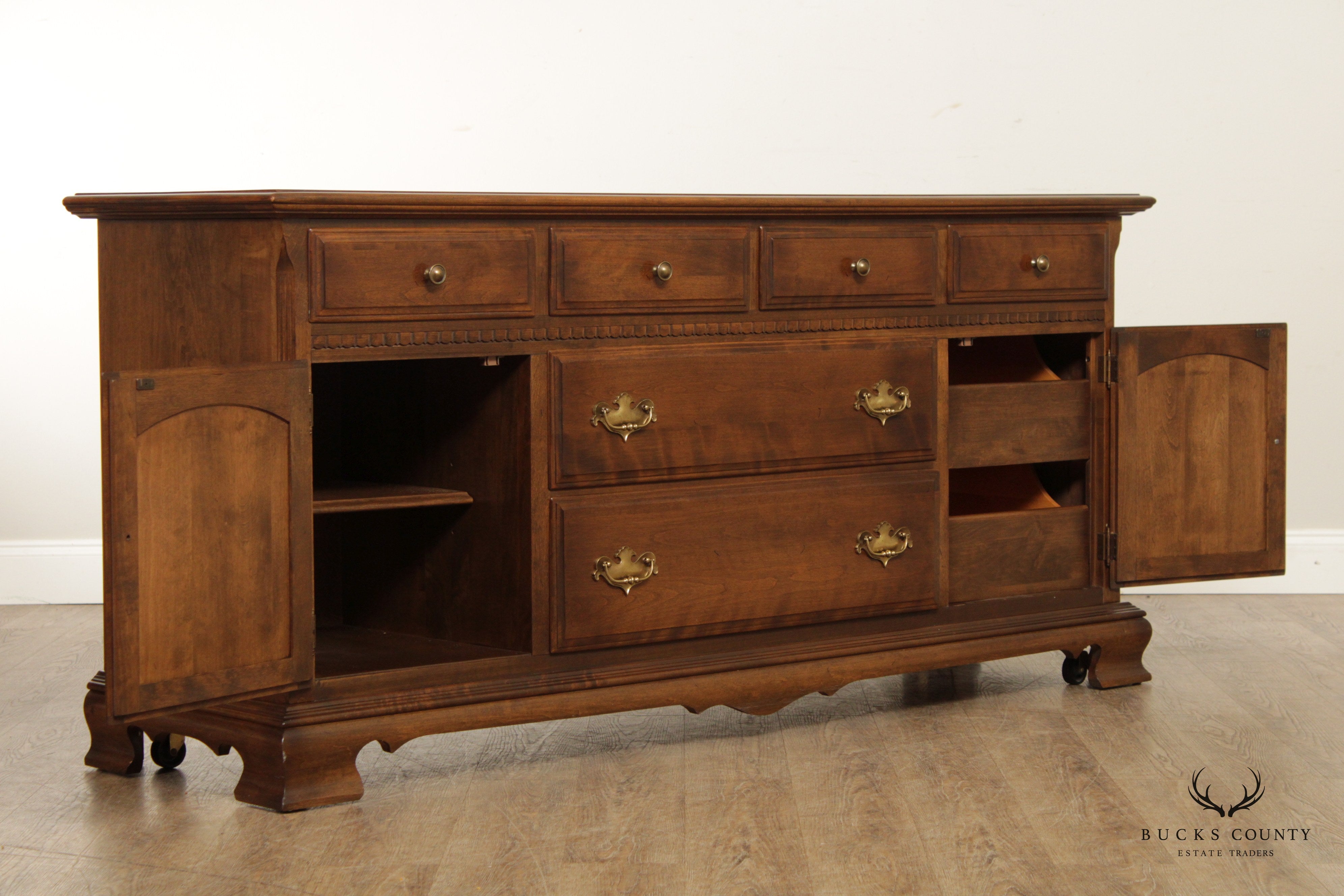 Ethan Allen 'Classic Manor' Maple Triple Dresser