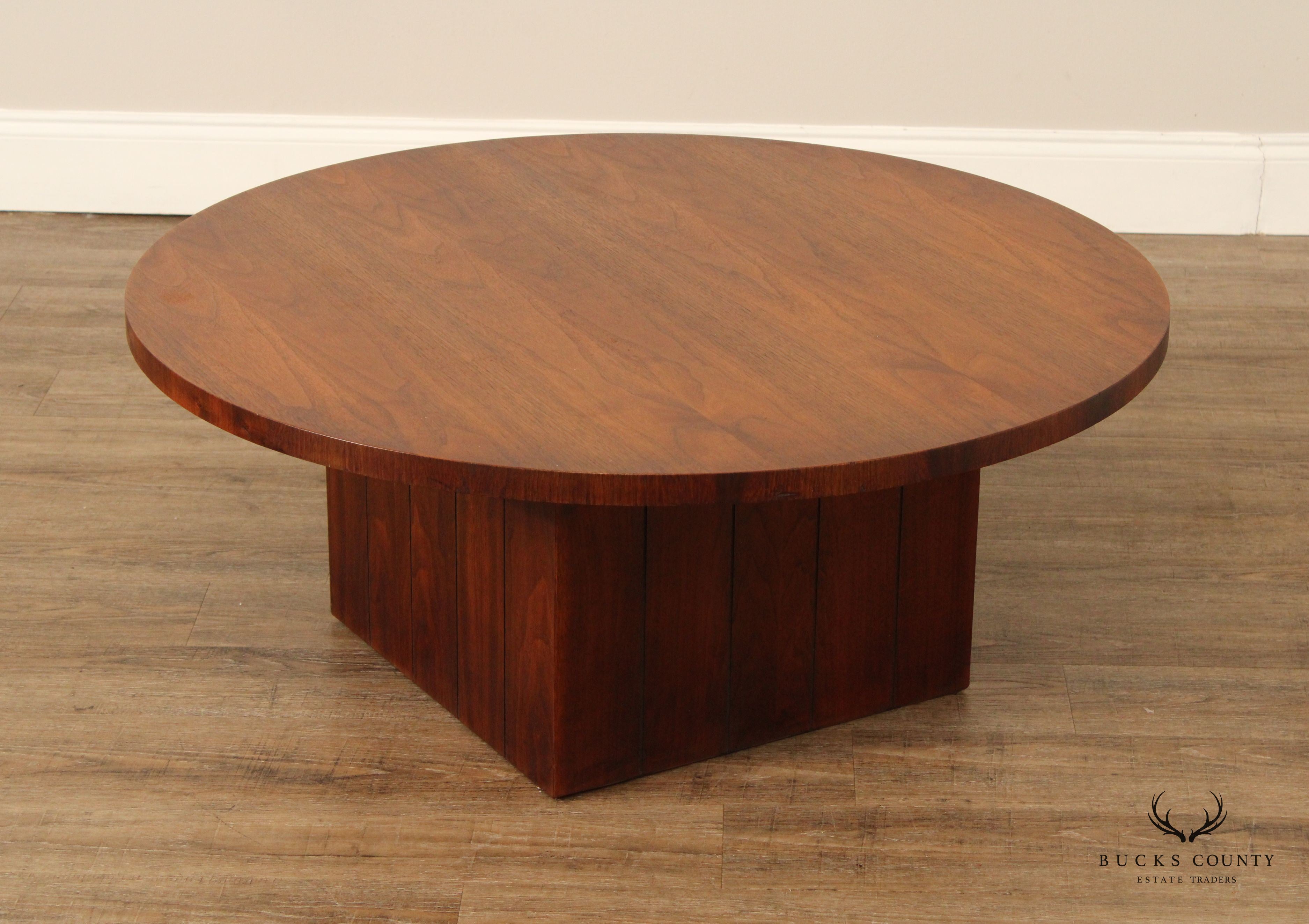 Lane Furniture Mid Century ModernRound  Walnut Pedestal  Coffee Table