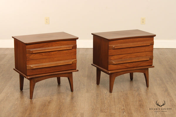 United Furniture Mid Century Modern Pair of Walnut Nightstands