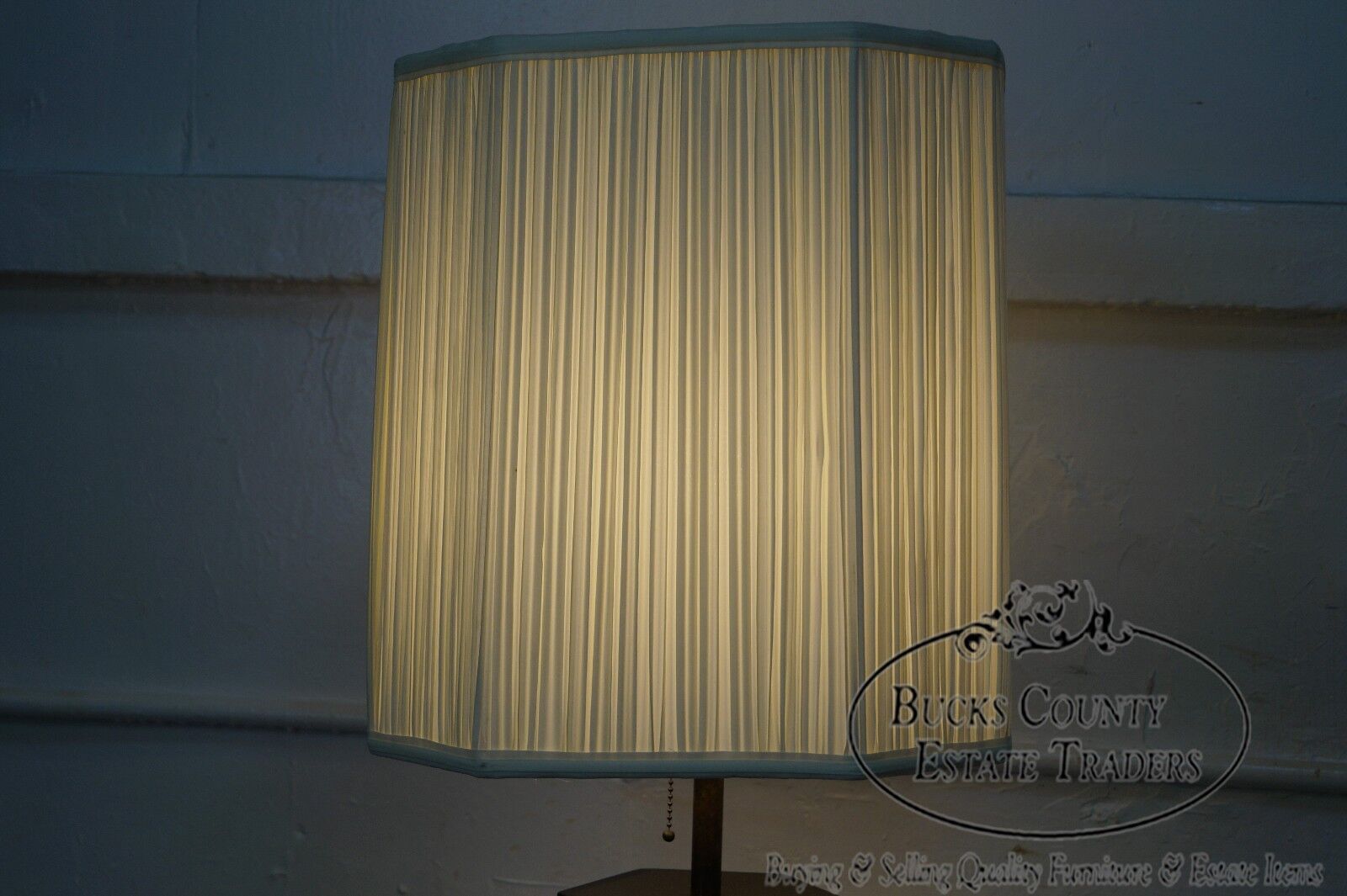 Mid Century Modern Tommi Parzinger Style Black & Gold Table Lamp w/ Shade