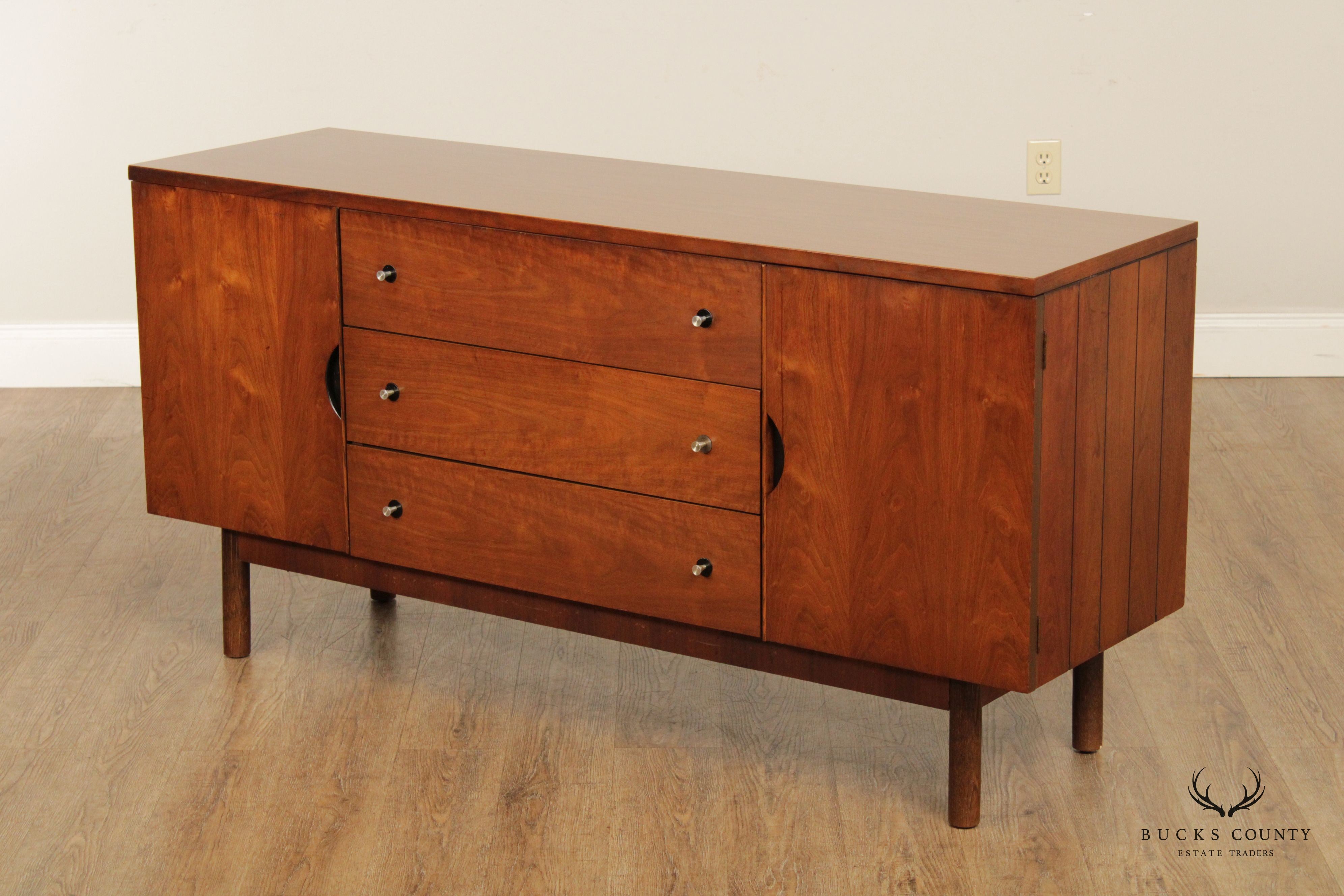 Stanley Furniture Mid Century Modern Walnut Sideboard