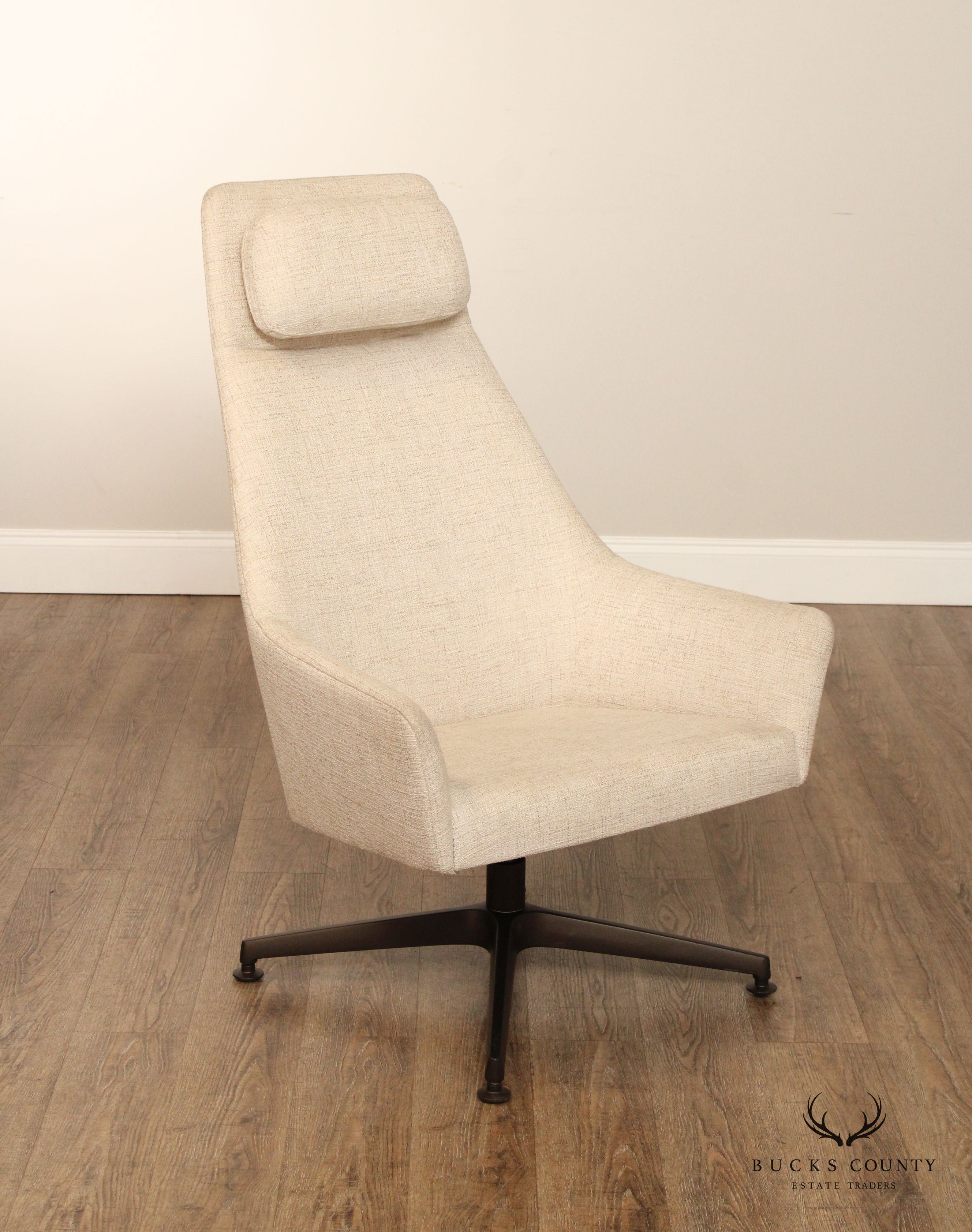 QUALITY MODERN DESIGN PAIR OF SWIVEL LOUNGE CHAIR BY DAVIS