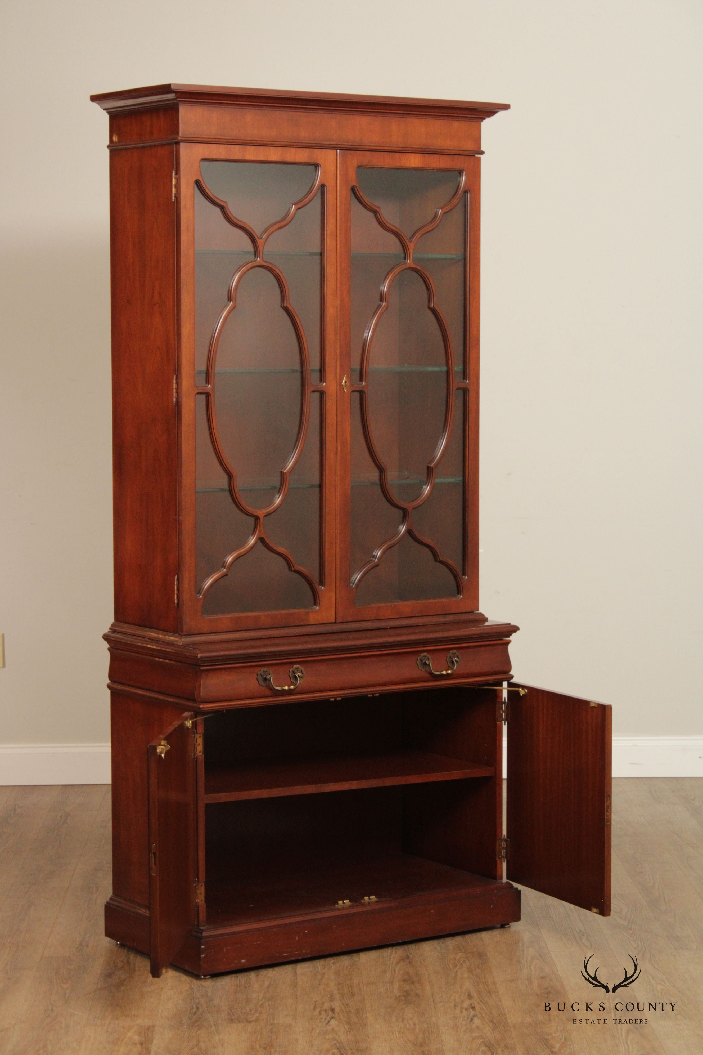 Karges Georgian Style Mahogany Illuminated China Cabinet