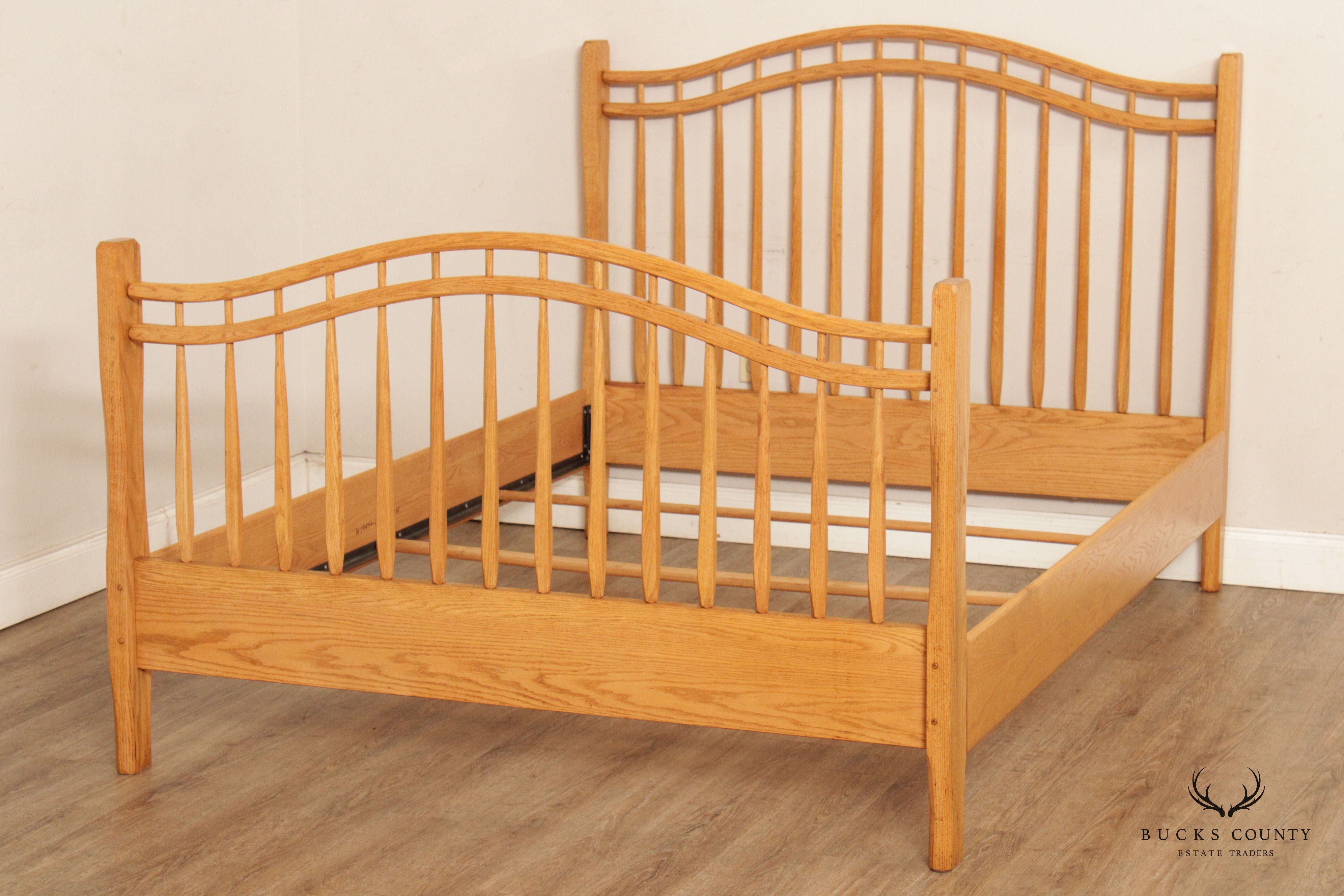 Hunt Country Furniture Windsor Style Oak Queen Size Bed