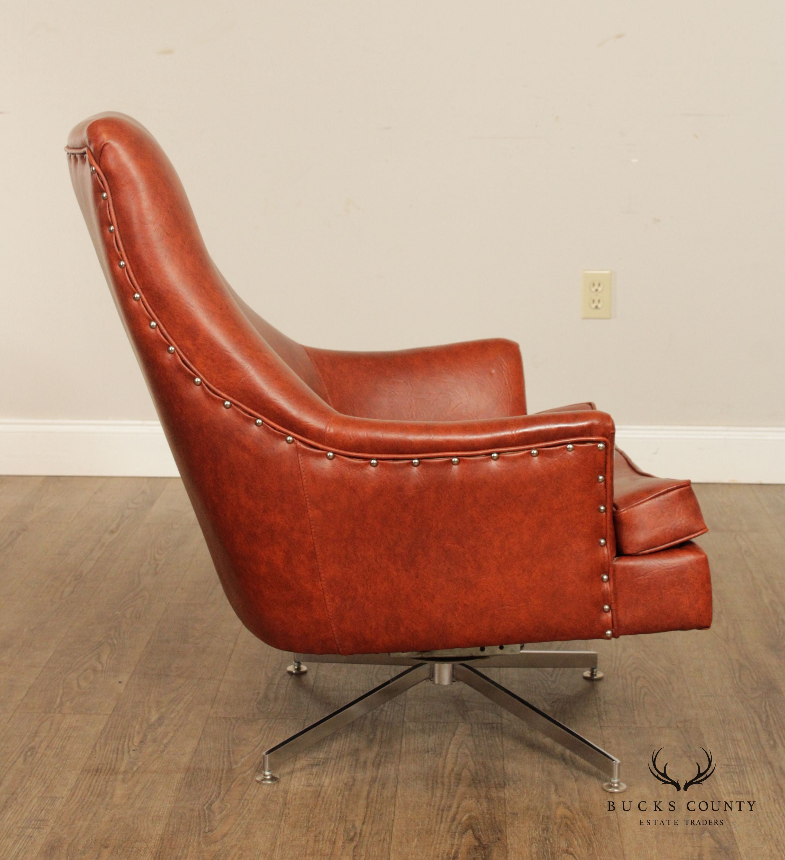 Mid Century Modern Swivel Lounge Chair