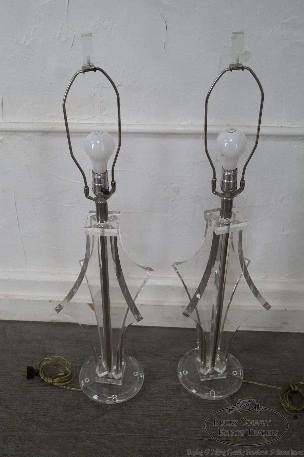 Quality Pair of Mid Century Modern Lucite Table Lamps